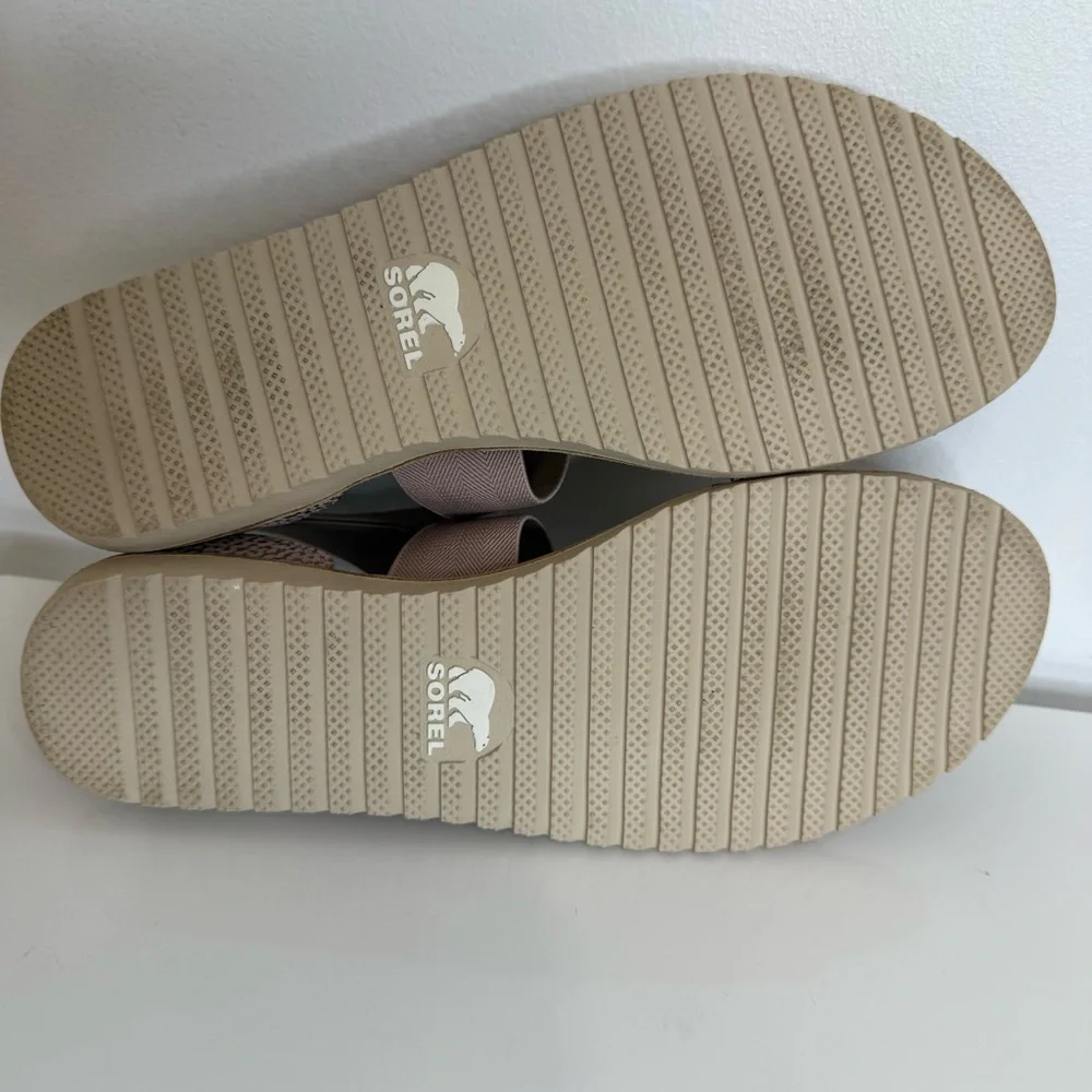 Sorel Ella  Flat Sandal Pink Rose Gold Leather Open Toe Size 8 Stretch Straps